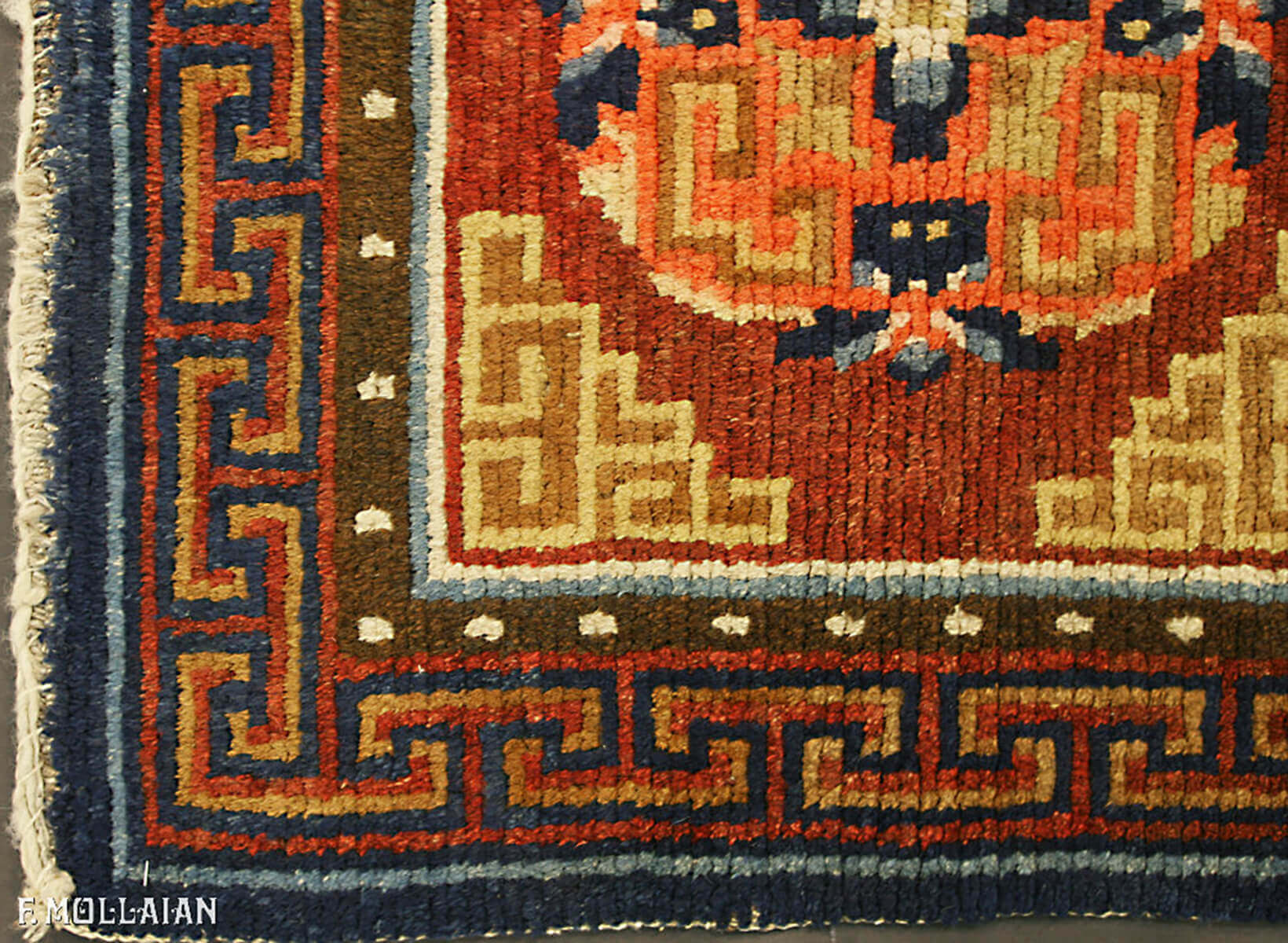 Antique Tibetan Rug n°:83653170